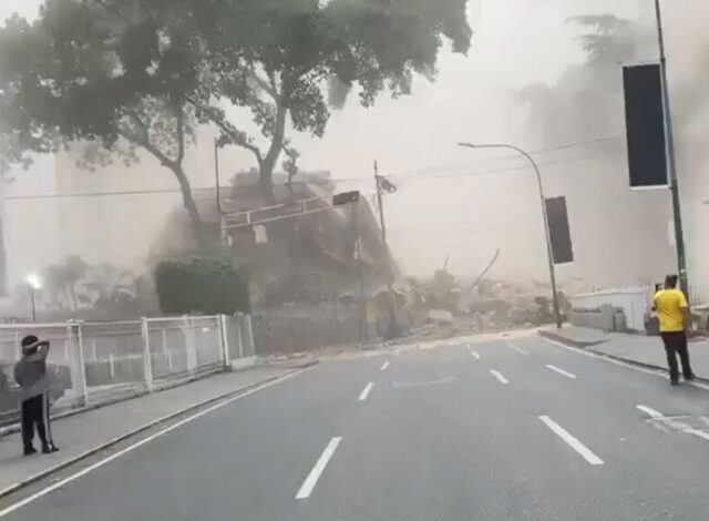 Un fuerte temblor de magnitud 7.1 sacudió el territorio venezolano la tarde de este miércoles 24 de junio de 2026, desatando escenas de pánico generalizado, la evacuación inmediata de edificaciones en Caracas