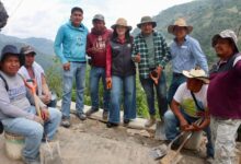 Como parte de los apoyos sociales del programa "Transformando Caminos", la presidenta municipal de Zacatlán, Bety Sánchez, encabezó junto a los habitantes de Atenco