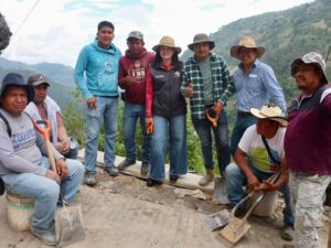 Como parte de los apoyos sociales del programa "Transformando Caminos", la presidenta municipal de Zacatlán, Bety Sánchez, encabezó junto a los habitantes de Atenco