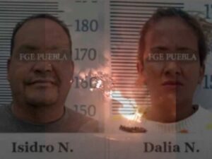 A casi tres años del asesinato de la familia Vázquez Rivera en el municipio de Zoquitlán, este jueves 4 de junio se dictó la sentencia definitiva contra los responsables. El multihomicidio, que conmocionó a la Sierra Negra de Puebla, cobró la vida de dos adultos y dos menores de edad, quienes fueron atacados por resistirse a un asalto en su propio negocio.