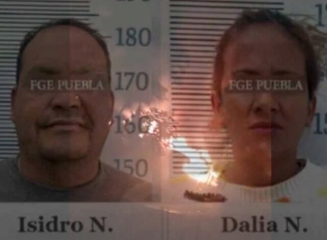 A casi tres años del asesinato de la familia Vázquez Rivera en el municipio de Zoquitlán, este jueves 4 de junio se dictó la sentencia definitiva contra los responsables. El multihomicidio, que conmocionó a la Sierra Negra de Puebla, cobró la vida de dos adultos y dos menores de edad, quienes fueron atacados por resistirse a un asalto en su propio negocio.