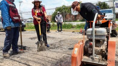 La presidenta municipal, Tonantzin Fernández, encabezó una jornada de supervisión de los avances del programa Bachetón 2026 en el barrio de Santiago Mixquitla