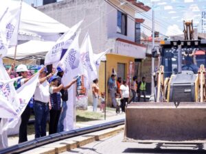 Con el objetivo de acabar con las fugas recurrentes y mejorar el suministro para más de 6 mil habitantes, la presidenta municipal, Lupita Cuautle, dio el banderazo de inicio a los trabajos de modernización de la red de agua potable en la junta auxiliar de San Antonio Cacalotepec