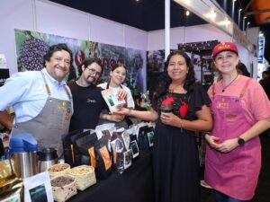 La Convención Nacional del Café (CONCAFÉ) 2026 vive sus días más cruciales en el Centro de Convenciones de Puebla. Actualmente se desarrollan las etapas preliminares del Concurso de Calidad en Taza “Por Amor a Puebla” 2026