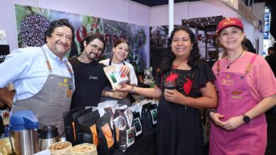 La Convención Nacional del Café (CONCAFÉ) 2026 vive sus días más cruciales en el Centro de Convenciones de Puebla. Actualmente se desarrollan las etapas preliminares del Concurso de Calidad en Taza “Por Amor a Puebla” 2026