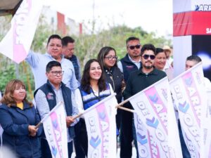 Con el compromiso de mejorar la calidad de vida de las familias y abatir el rezago en infraestructura, la presidenta municipal de San Andrés Cholula, Lupita Cuautle, encabezó el arranque de la obra de ampliación de la red eléctrica en la junta auxiliar de San Rafael Comac.