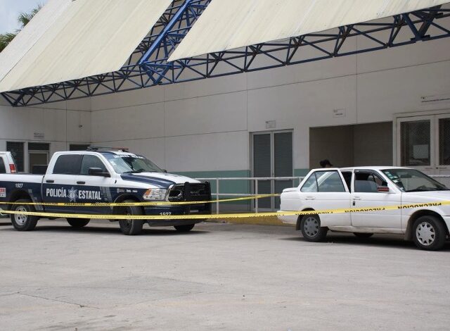 Al mediodía de este martes, una mujer fue atacada a balazos por los ocupantes de una motocicleta en la avenida Gasoducto, esquina con Francisco I. Madero, en la junta auxiliar de San Pablo Xochimehuacan. Sus familiares la trasladaron en un vehículo Tsuru color blanco al Hospital de Traumatología y Ortopedia del Estado, donde desafortunadamente llegó sin vida. Los médicos del nosocomio ya no pudieron hacer nada debido a las lesiones que presentaba.
