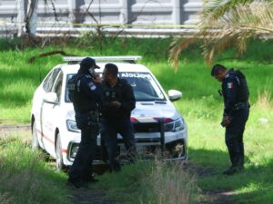 Un macabro hallazgo se registró la mañana de este viernes en la autopista Puebla-Orizaba, luego de que se localizara el cadáver de un hombre en avanzado estado de descomposición a la altura de la colonia México 83.