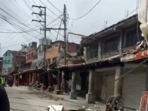 Mientras la atención oficial y los equipos de rescate se concentran en Caracas y La Guaira tras el devastador terremoto en Venezuela, que ya deja más de 1,700 muertos, los habitantes del pueblo turístico de El Junquito