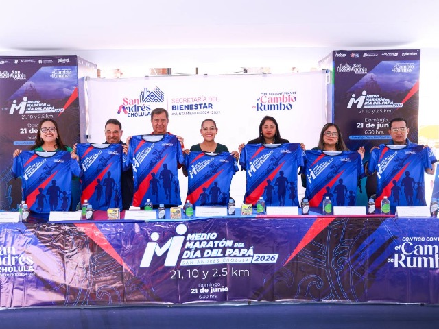 Como parte de los preparativos para la 12ª edición del Medio Maratón del Día del Papá 2026, la presidenta municipal, Lupita Cuautle, presentó de manera oficial la playera y la medalla conmemorativas del evento