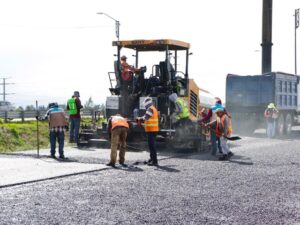 El Gobierno de Puebla inició trabajos de pavimentación con asfalto de alta tecnología en los carriles centrales del Periférico Ecológico, a la altura del Bulevar Forjadores con sentido a Volkswagen. Debido a estas labores, se registrará una reducción de carriles durante cinco días