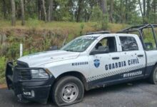 Una jornada de violencia sacudió este miércoles al estado de Michoacán. Un comando armado emboscó a elementos de la policía estatal en el municipio de Nahuatzen, dejando un saldo de cinco agentes muertos y cinco más con heridas de gravedad.
