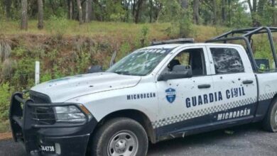 Una jornada de violencia sacudió este miércoles al estado de Michoacán. Un comando armado emboscó a elementos de la policía estatal en el municipio de Nahuatzen, dejando un saldo de cinco agentes muertos y cinco más con heridas de gravedad.