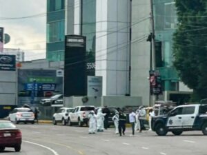 La mañana de este sábado 20 de junio, la Fiscalía General del Estado (FGE) de Puebla puso en marcha un intenso peritaje en la Vía Atlixcáyotl, derivado de las investigaciones en torno al caso conocido como el "Tirador de la Atlixcáyotl".