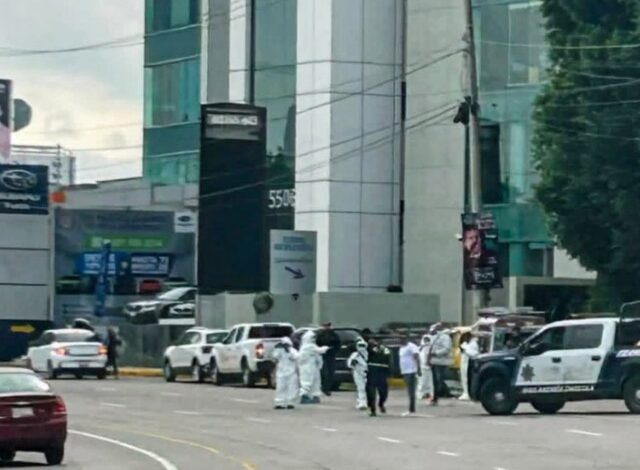 La mañana de este sábado 20 de junio, la Fiscalía General del Estado (FGE) de Puebla puso en marcha un intenso peritaje en la Vía Atlixcáyotl, derivado de las investigaciones en torno al caso conocido como el "Tirador de la Atlixcáyotl".