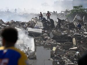 La crisis sanitaria y humanitaria se agudiza en Venezuela tras los devastadores terremotos de magnitud 7.2 y 7.5 que sacudieron al país el pasado miércoles. Ante el colapso absoluto de la red hospitalaria y la falta de servicios funerarios,