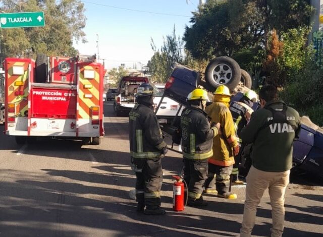 La mañana de este viernes se registró un fuerte accidente en la autopista México–Puebla, el cual dejó un saldo de cuatro personas lesionadas, entre ellas un menor de edad