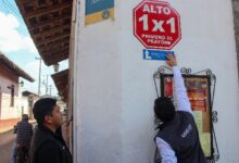 Con el objetivo de preservar su esencia y garantizar un entorno limpio para habitantes y turistas, el Gobierno Municipal de Zacatlán puso en marcha un operativo de limpieza para erradicar la contaminación visual en el primer cuadro de la ciudad