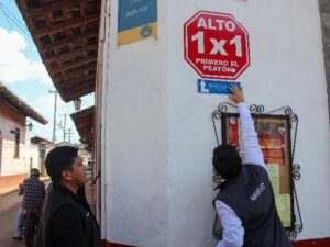 Con el objetivo de preservar su esencia y garantizar un entorno limpio para habitantes y turistas, el Gobierno Municipal de Zacatlán puso en marcha un operativo de limpieza para erradicar la contaminación visual en el primer cuadro de la ciudad