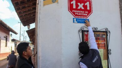 Con el objetivo de preservar su esencia y garantizar un entorno limpio para habitantes y turistas, el Gobierno Municipal de Zacatlán puso en marcha un operativo de limpieza para erradicar la contaminación visual en el primer cuadro de la ciudad