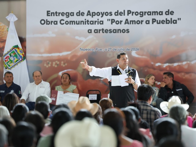 Con una inversión superior a los 4.5 millones de pesos, el gobernador de Puebla, Alejandro Armenta Mier entregó en Tepeaca 10 proyectos del Programa de Obra Comunitaria destinados a fortalecer al sector artesanal en el estado