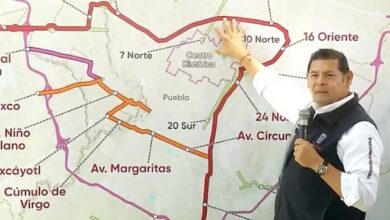 El gobernador Alejandro Armenta Mier anunció una proyección histórica en materia de obra pública al fijar la meta de pavimentar 53 mil calles en la capital y la totalidad de las carreteras de Puebla para el año 2030