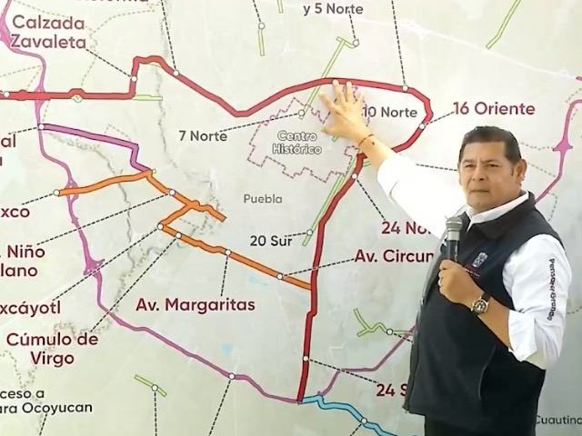 El gobernador Alejandro Armenta Mier anunció una proyección histórica en materia de obra pública al fijar la meta de pavimentar 53 mil calles en la capital y la totalidad de las carreteras de Puebla para el año 2030
