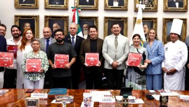 El gobernador Alejandro Armenta Mier encabezó la entrega de placas de reconocimiento a los 14 restaurantes poblanos incluidos en la Guía MICHELIN México 202