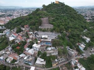 Con el objetivo de proyectar la riqueza histórica del municipio ante el mundo, la presidenta municipal Ariadna Ayala inauguró la nueva Ventana Arqueológica en la Plazuela de la Danza del Cerro de San Miguel