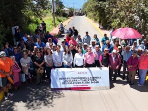 Más de 32 mil habitantes de las comunidades de Jicolapa y Tlalixtlipa se vieron beneficiados con la inauguración de la rehabilitación de la carretera que conecta a ambas localidades, encabezada por la presidenta municipal de Zacatlán, Bety Sánchez.