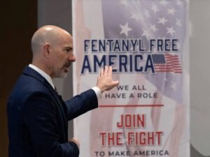En una de las declaraciones más frontales de los últimos tiempos, el director de la Administración de Control de Drogas (DEA), Terrance C. Cole, denunció una alianza estructural entre las redes del narcotráfico y las autoridades del gobierno mexicano