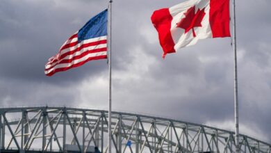 El presidente de Estados Unidos, Donald Trump, firmó este lunes un decreto para aplicar nuevos aranceles del 50% a diversos productos canadienses