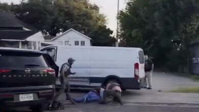 Un operativo de control migratorio terminó con un desenlace fatal este martes en Houston, luego de que un agente del Servicio de Inmigración y Control de Aduanas (ICE)