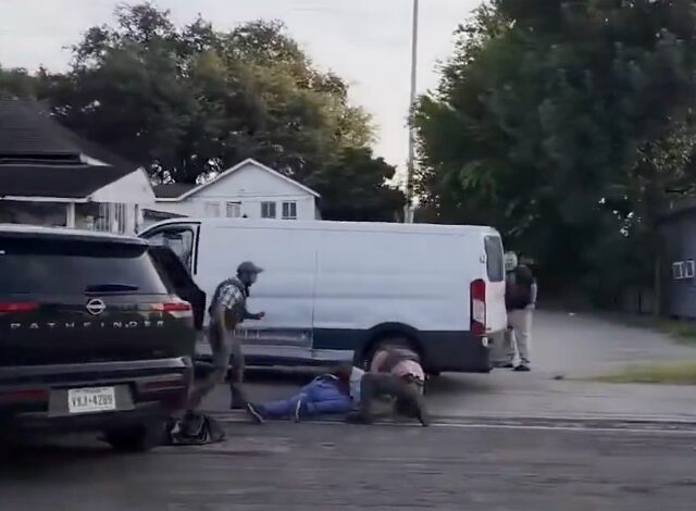 Un operativo de control migratorio terminó con un desenlace fatal este martes en Houston, luego de que un agente del Servicio de Inmigración y Control de Aduanas (ICE)