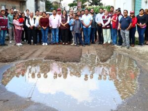 Con el objetivo de mejorar la conectividad urbana y la seguridad vial, la presidenta municipal de San Pedro Cholula, Tonantzin Fernández, dio el banderazo de inicio a dos obras de pavimentación. Dichos trabajos se realizarán en las juntas auxiliares de San Gregorio Zacapechpan y Santiago Momoxpan