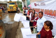 Con el objetivo de mejorar la conectividad urbana, la seguridad vial y atender rezagos históricos en infraestructura, la presidenta municipal de San Pedro Cholula, Tonantzin Fernández, dio el banderazo de inicio a dos obras de pavimentación en las juntas auxiliares de San Gregorio Zacapechpan y Santiago Momoxpan.