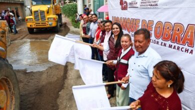 Con el objetivo de mejorar la conectividad urbana, la seguridad vial y atender rezagos históricos en infraestructura, la presidenta municipal de San Pedro Cholula, Tonantzin Fernández, dio el banderazo de inicio a dos obras de pavimentación en las juntas auxiliares de San Gregorio Zacapechpan y Santiago Momoxpan.