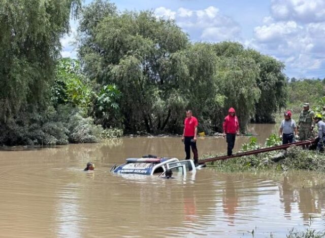 Una tragedia azotó al municipio de Santa Clara Ocoyucan la noche del miércoles 8 de julio, luego de que el desbordamiento del río Atoyac arrastrara una patrulla municipal.