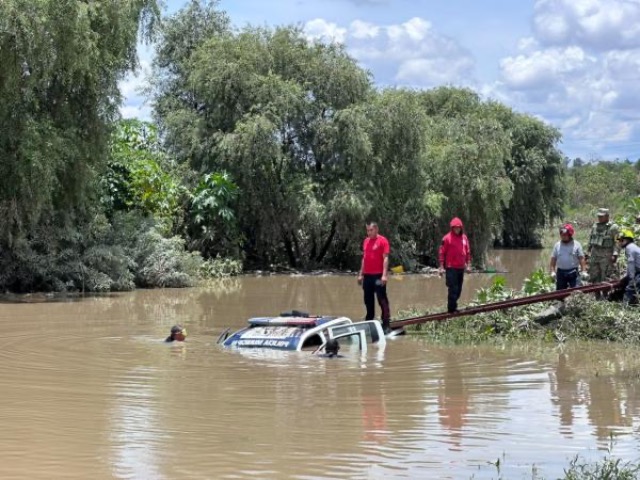 Una tragedia azotó al municipio de Santa Clara Ocoyucan la noche del miércoles 8 de julio, luego de que el desbordamiento del río Atoyac arrastrara una patrulla municipal.