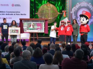 La Lotería Nacional presentó de manera oficial el billete conmemorativo para el Sorteo Superior No. 2891, el cual rinde homenaje al "Pato Merlín"