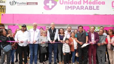 El alcalde de Puebla, Pepe Chedraui, inauguró una nueva Unidad Médica en la colonia Chapultepec. Durante el evento de apertura, el edil destacó que la instalación de este espacio fortalece el programa de salud al ubicarse en un punto estratégico del municipio.