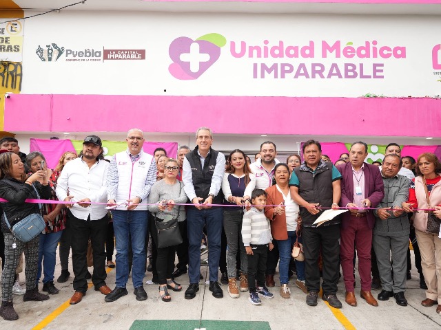 El alcalde de Puebla, Pepe Chedraui, inauguró una nueva Unidad Médica en la colonia Chapultepec. Durante el evento de apertura, el edil destacó que la instalación de este espacio fortalece el programa de salud al ubicarse en un punto estratégico del municipio.