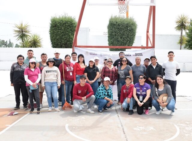 Con el objetivo de dignificar los espacios de recreación familiar y fortalecer el tejido social, el DIF Municipal de San Pedro Cholula encabezó una jornada de faena comunitaria en el Deportivo San Pedro, ubicado en la junta auxiliar de San Cristóbal Tepontla.