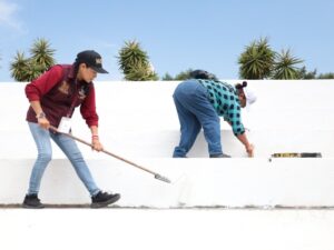 Con el objetivo de dignificar los espacios de recreación familiar y fortalecer el tejido social, el DIF Municipal de San Pedro Cholula encabezó una jornada de faena comunitaria en el Deportivo San Pedro, ubicado en la junta auxiliar de San Cristóbal Tepontla.