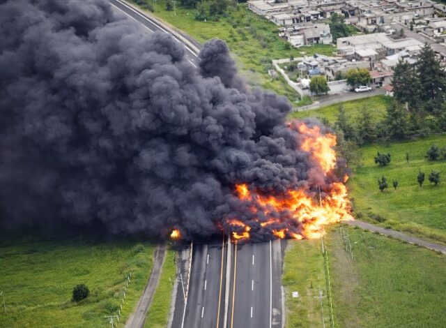 La tarde de este miércoles se registró la fuerte explosión de un contenedor de combustible sobre la carretera federal México–Veracruz, lo que provocó el cierre total de la circulación en el tramo Calpulalpan-Apizaco, a la altura del municipio de Hueyotlipan