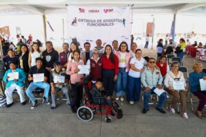 Durante una nueva edición del programa "Miércoles del Pueblo", el Ayuntamiento de San Pedro Cholula, encabezado por la presidenta municipal Tonantzin Fernández, realizó la entrega directa de aparatos funcionales