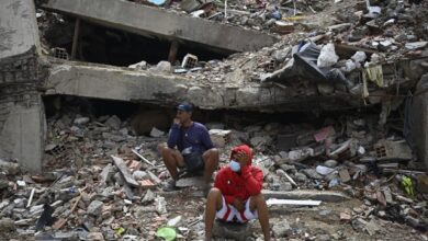 A pocos días de cumplirse un mes de los devastadores terremotos de magnitud 7.2 y 7.5 que azotaron a Venezuela, la cifra de víctimas mortales continúa en aumento.