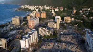 Las autoridades venezolanas comenzaron la demolición controlada con explosivos de edificaciones en riesgo de colapso tras los devastadores sismos de magnitud 7,2 y 7,5 que sacudieron al país el pasado 24 de junio.