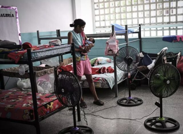 En medio de la devastación causada por el histórico doble terremoto de magnitudes 7.2 y 7.5 que sacudió la costa central de Venezuela, una historia de supervivencia ha conmovido a la región de La Guaira.