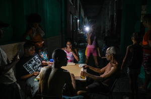 El gobierno de Cuba comenzó las labores para restablecer la red eléctrica de la isla este martes, tras registrarse un nuevo apagón nacional.